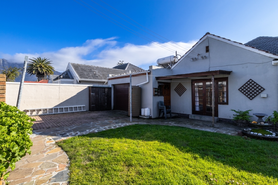 6 Bedroom Property for Sale in Claremont Western Cape